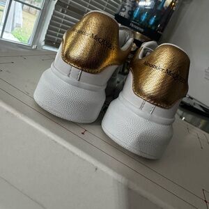 Toddler Alexander McQueen White and Gold Sneakers